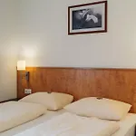 Отель Stadt 3*
